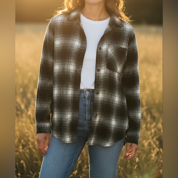 Hunter Green American Eagle “Ahh-Mazingly Soft” Flannel- Size Medium - Picture 1 of 9